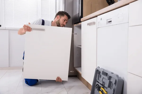 Professional Help To Repair Your Kitchen Cabinet 