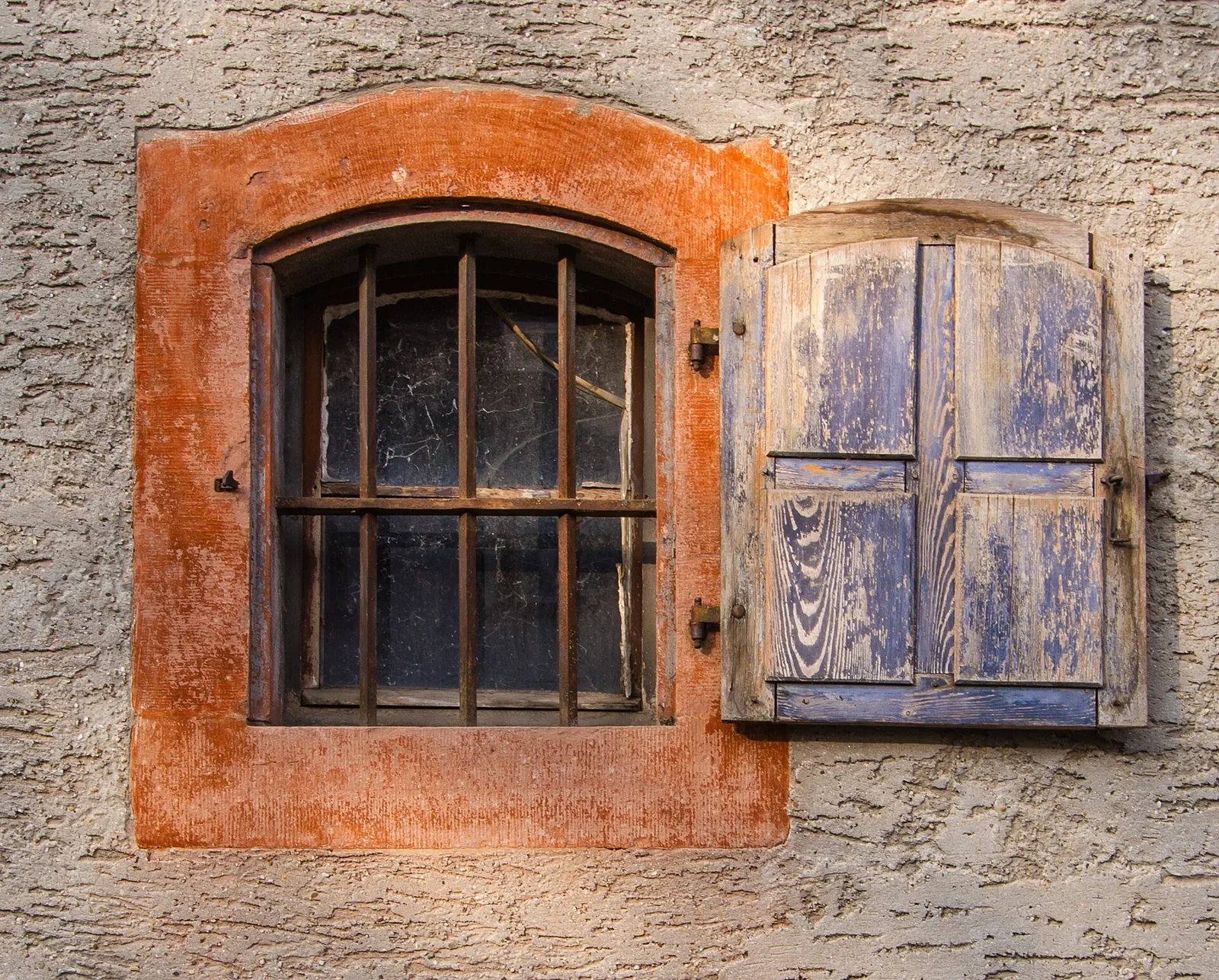 Window Hinge Replacement Cost — From £75–£145